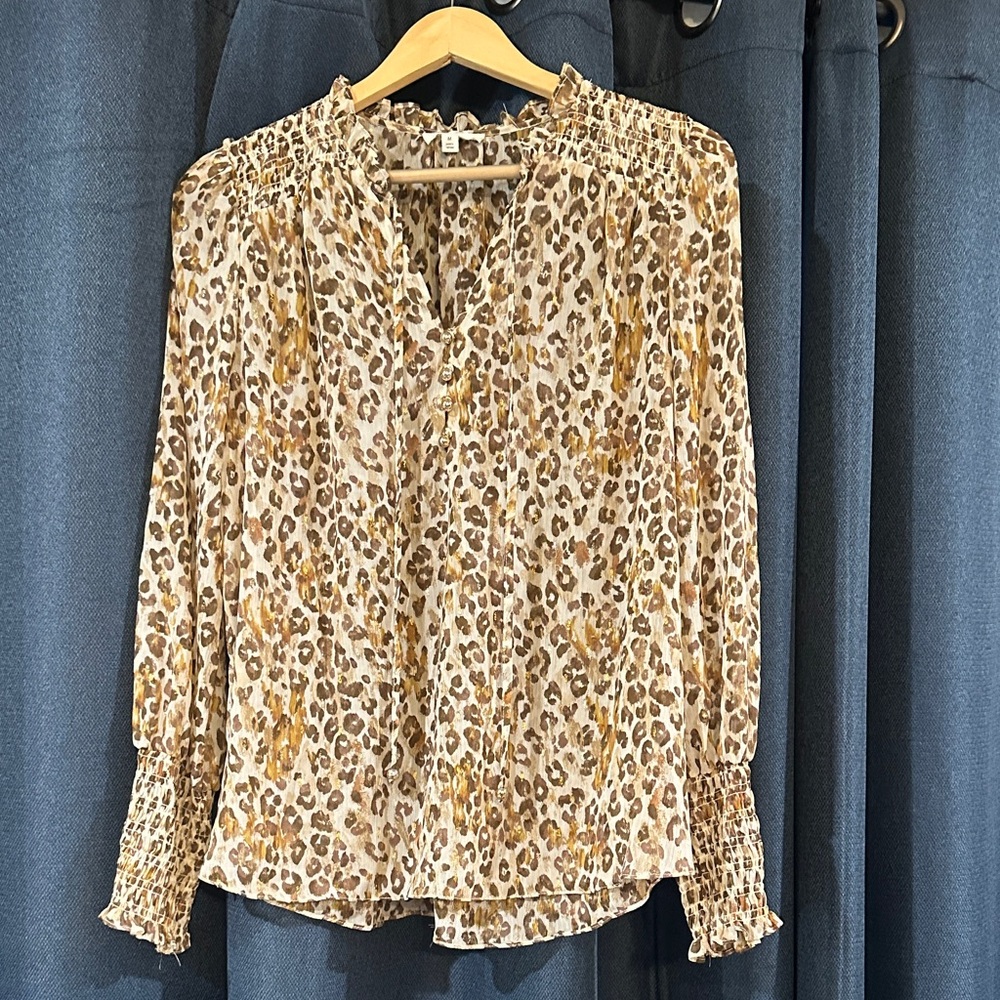 Elegant Leopard Print Blouse Gold detail